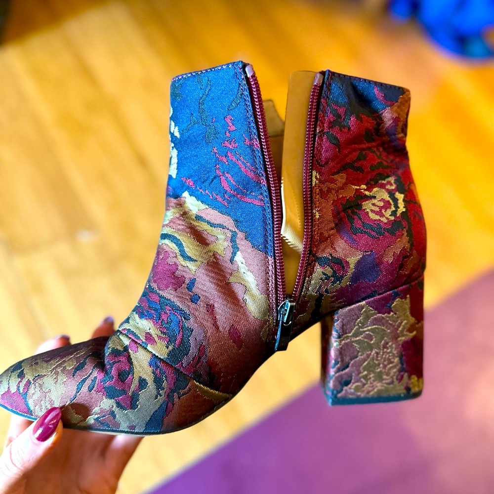 Size 9 franco sarto boot like new